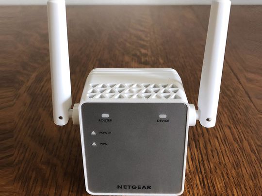 Netgear EX3700 Wi-Fi range extender.